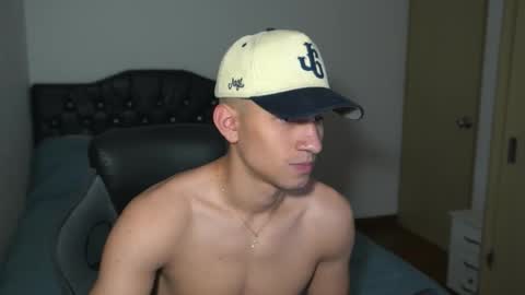 thin_tommy11 online show from October 7, 1:56 am