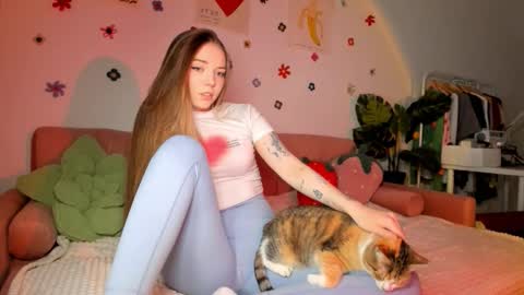 Snapshot of thisisamelia chatting on September 22, 4:11 pm Amelia  shows on mondays fridays and sundays  if anything changes im giving updates on my fansly  online show from September 22, 4:11 pm