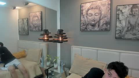 Thom online show from April 8, 11:46 am