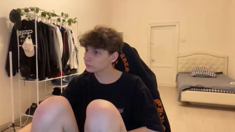 Thomas Hill online show from November 15, 7:59 pm