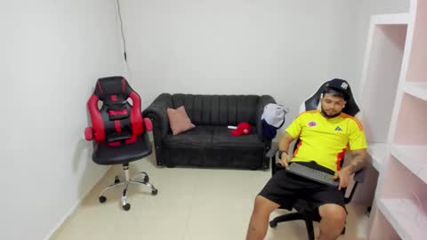 thomson_hot01 online show from February 20, 6:19 am