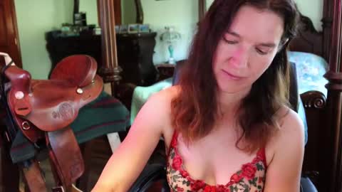 Snapshot of thornbury_rose chatting on September 29, 1:43 pm ThornburyRose online show from September 29, 1:43 pm