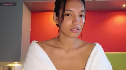 Snapshot of tia_j chatting on September 18, 5:55 am tia_j online show from September 18, 5:55 am