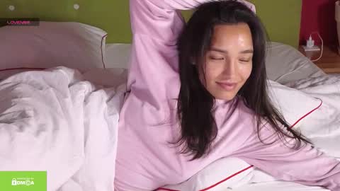 tia_j online show from December 16, 8:04 pm