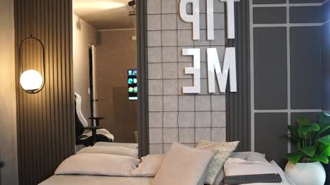 Tian Brooks online show from December 15, 4:52 am