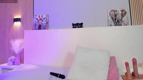 tianaglow4 online show from March 7, 4:40 pm