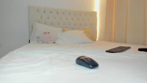 Tiff3 online show from April 21, 7:43 pm