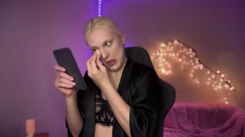 Amira online show from October 27, 8:47 am