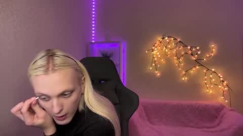 Amira online show from November 17, 9:12 am