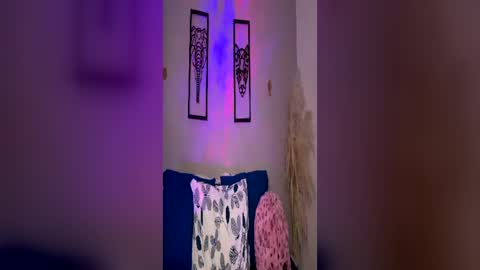  CAMI VELEZ camivelezz   online show from June 16, 8:13 pm