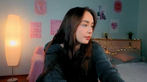 Mia online show from February 2, 7:32 pm