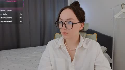 Mia online show from March 7, 1:44 pm