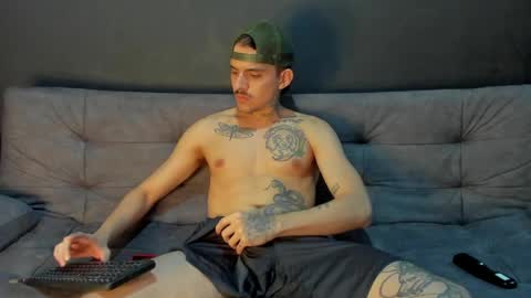 wanna play bareback uncut colombian couple new twink bbk online show from April 14, 5:33 am