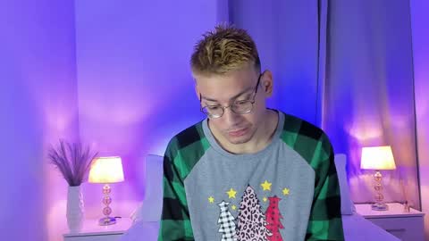 timi  jones online show from December 22, 10:28 am