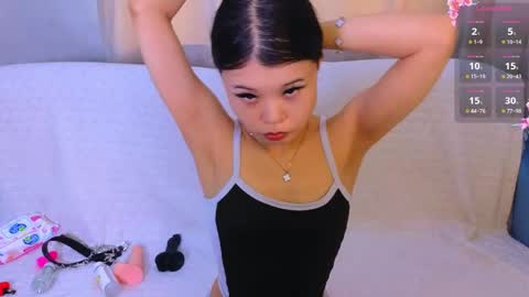 tina__kim online show from April 17, 9:33 am