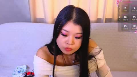 tina__kim online show from April 15, 9:23 am