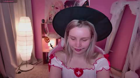 tinasiner online show from October 28, 3:46 pm