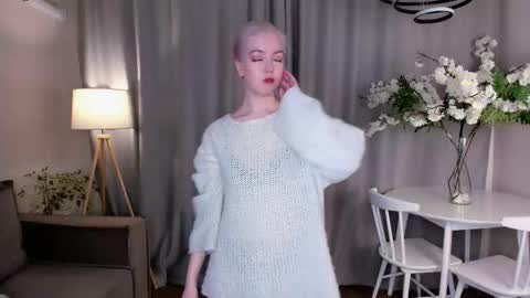 Snapshot of tinastevenson chatting on October 21, 9:40 pm Annie online show from October 21, 9:40 pm