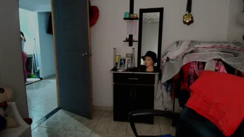 I AM BELLA  ----------- follow my  IG  TINNS 69 online show from July 7, 2:46 am
