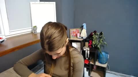 Snapshot of tiny_felicity chatting on March 7, 10:35 am Gloria online show from March 7, 10:35 am
