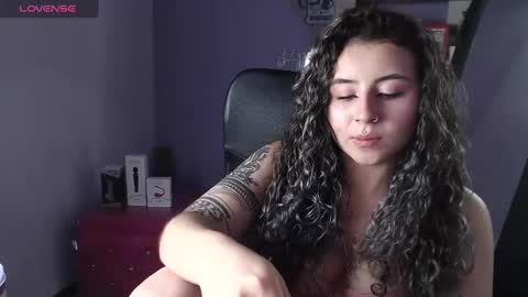 Snapshot of tiny_love_ chatting on March 5, 8:54 am tiny online show from March 5, 8:54 am