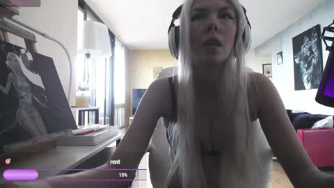 stage Kylie Sinner  brand CLITBAIT online show from April 21, 6:15 pm