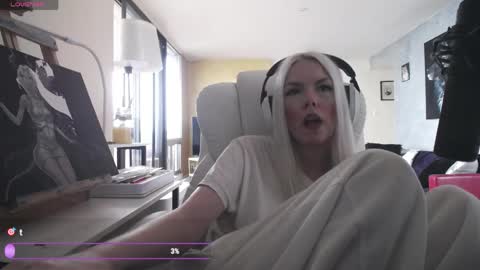 stage Kylie Sinner  brand CLITBAIT online show from April 15, 7:58 pm