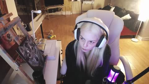 stage Kylie Sinner  brand CLITBAIT online show from February 26, 12:41 am