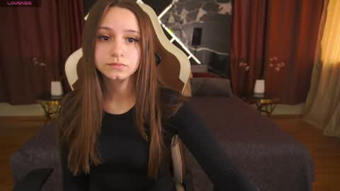 tinynataliee online show from April 2, 2:35 pm