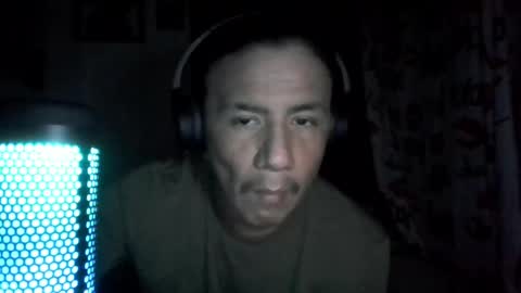 tinywolf0009 online show from May 8, 9:26 am