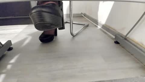 Snapshot of tired33 chatting on November 1, 6:51 pm Anna online show from November 1, 6:51 pm