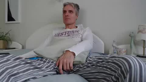 Daniel Bisexual uncut 20cm online show from December 24, 8:44 am