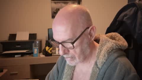 Snapshot of togbear chatting on February 25, 11:15 pm Togbear online show from February 25, 11:15 pm