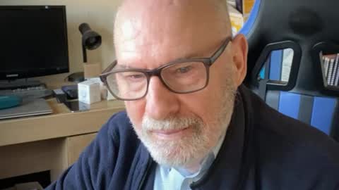 Snapshot of togbear chatting on January 11, 1:43 pm Togbear online show from January 11, 1:43 pm