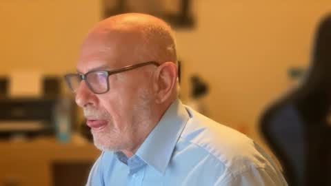 Snapshot of togbear chatting on February 26, 8:04 pm Togbear online show from February 26, 8:04 pm