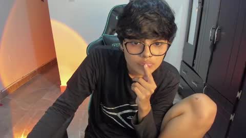 Snapshot of tokyo_uwu chatting on January 7, 1:28 am sofi 3 online show from January 7, 1:28 am