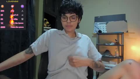 Snapshot of tokyo_uwu chatting on December 24, 9:11 pm sofi 3 online show from December 24, 9:11 pm