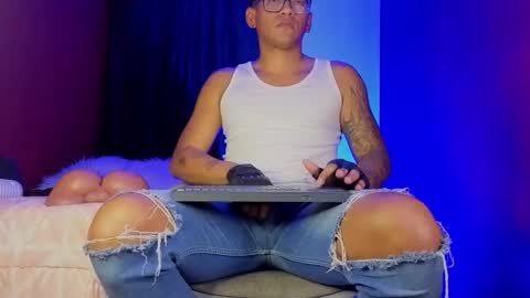 Tom online show from October 8, 1:35 am