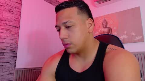 Tom muscle1 online show from December 4, 12:05 pm