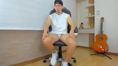 Tom Bardem online show from December 13, 7:53 pm