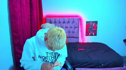 tomboygirl69 online show from January 25, 9:35 pm