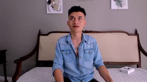 Tom  online show from December 14, 8:08 pm