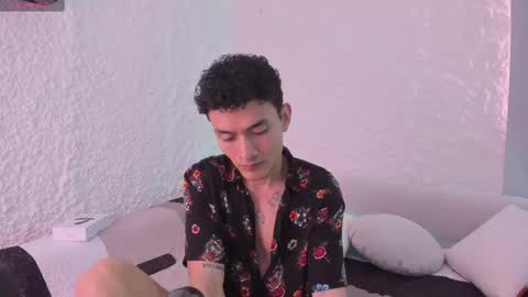 Tom  online show from December 7, 7:49 pm