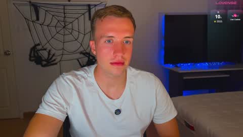 Snapshot of tommy_cumfinger chatting on December 11, 11:41 am Tommy online show from December 11, 11:41 am