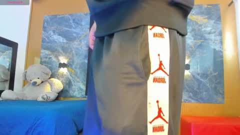 Snapshot of tommy_kurtt chatting on October 20, 12:32 pm Tommy online show from October 20, 12:32 pm