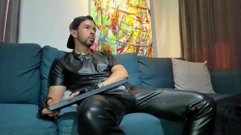 tommy_raym0ndg online show from March 3, 9:22 pm