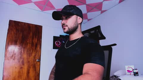 tommy_sccott online show from February 6, 2:44 am