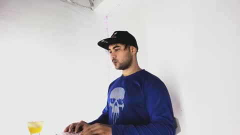 tommy_sccott online show from September 30, 12:21 am