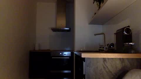 Thomas Fit online show from March 8, 9:08 pm