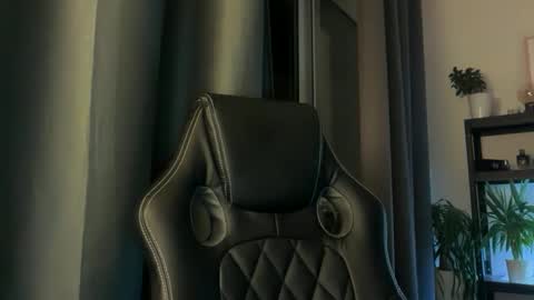 Thomas Fit online show from December 3, 10:21 pm